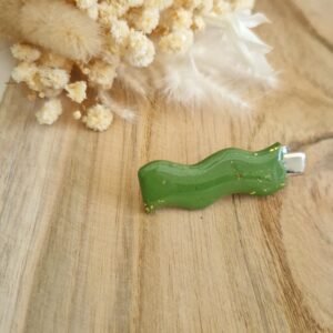 Barrette à cheveux ondulée verte – Résine brillante avec éclats dorés